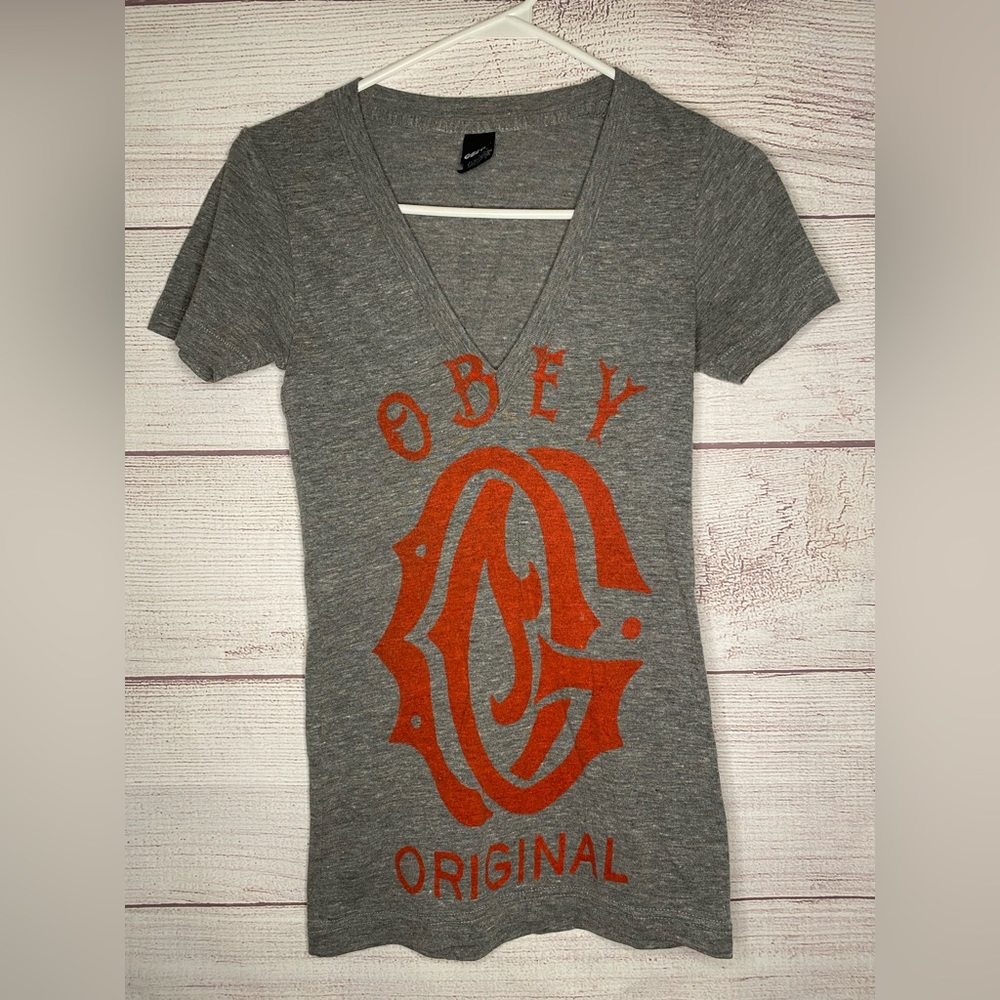 Obey gray v-neck tshirt